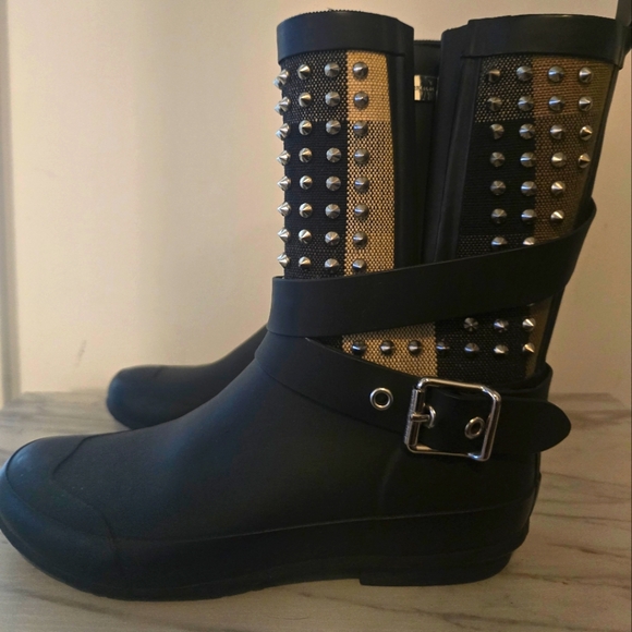 Burberry Rain Boots with studs - Picture 2 of 5